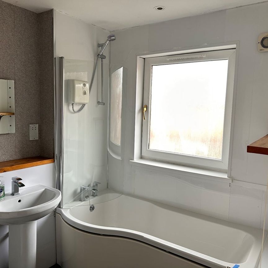 1 Bed Flat, Darleith Street, G32 - Photo 1