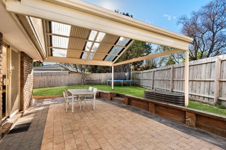 A Family Gem in a Prime Frankston South Location - Photo 3