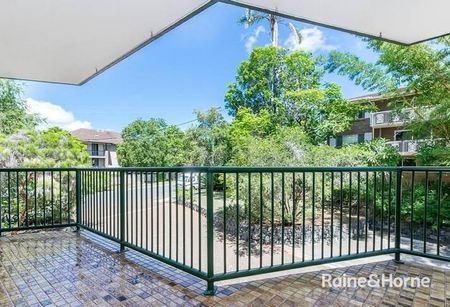 2 Bedroom, 2 Bathroom Modern look Unit! - Photo 4