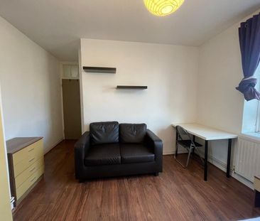 Room in a Shared Flat, Wingate House, E3 - Photo 1