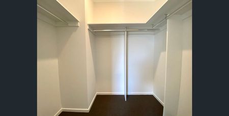 Fabulous 4Br Home in Clyde! - Photo 3