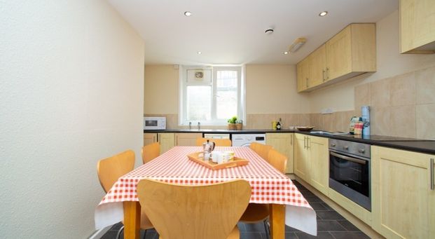 37 Headingley Avenue, Headingley, Leeds, LS6 3ER - Photo 1