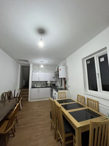 Room in a Shared House, Refurbished Mmu Uom Piccadilly Stat, M12 - Photo 2