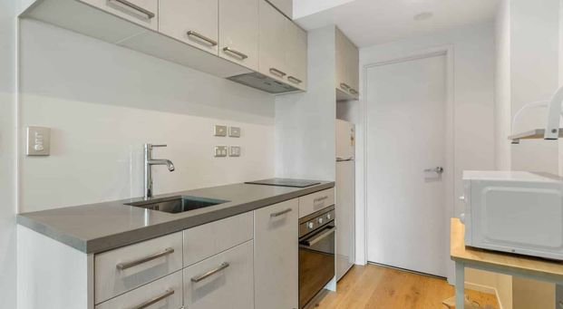 Modern Studio Apartment in Queen's Residences - Photo 1