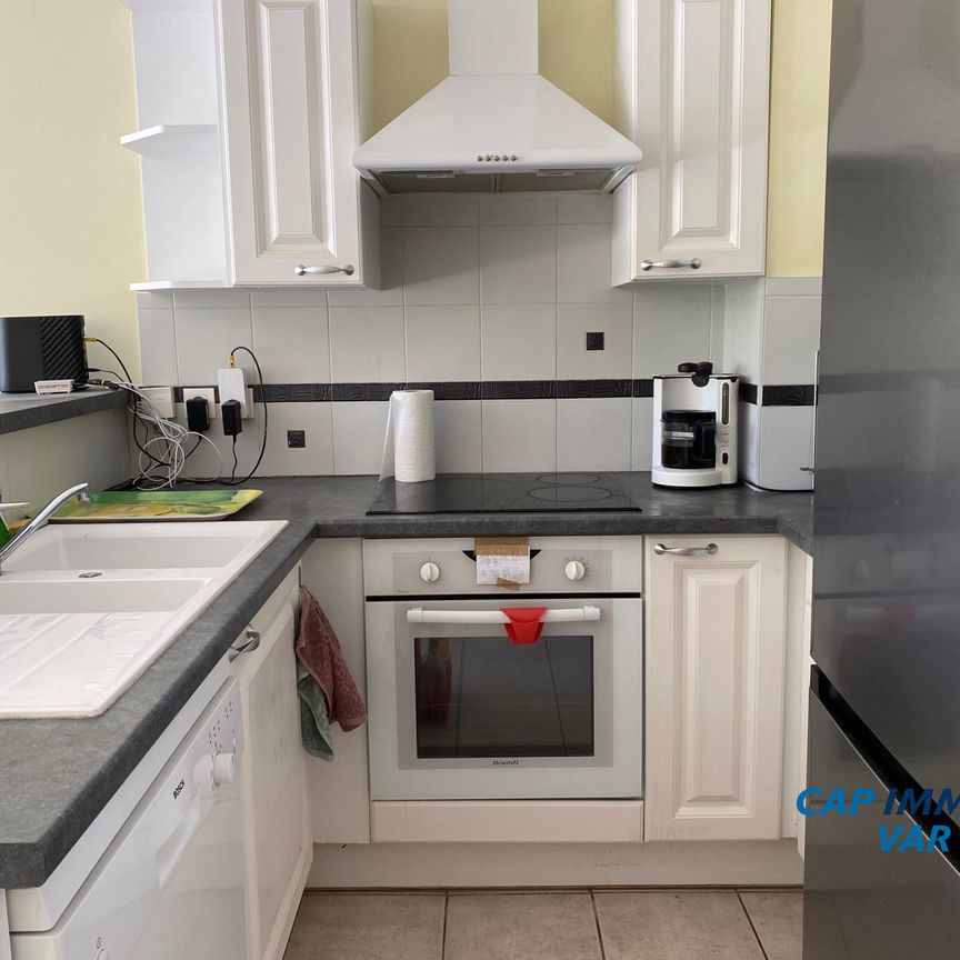 Location Appartement 2 pièces 39m² ST CYR SUR MER 83270 - Photo 1