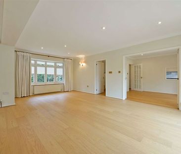 An impressive five bedroom family home on St. Andrews Road - Photo 3