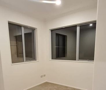 Stunning 2 Bedroom Granny in Flat Bush - Photo 2