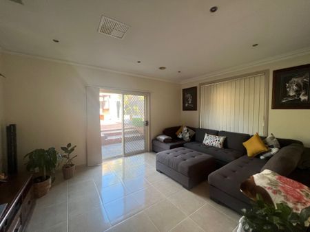 FAMILY HOME WITH SOLAR PANELS - Photo 3