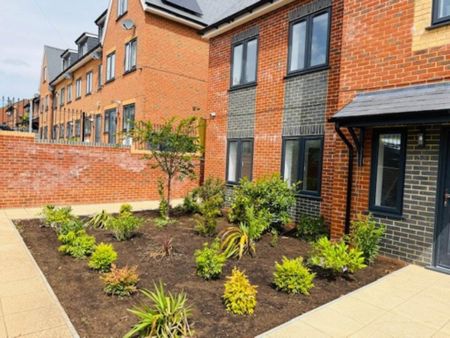 4 bedroom townhouse to rent - Photo 3
