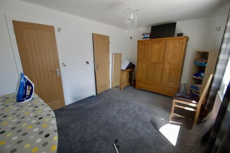 4 bedroom terraced house to rent - Photo 4