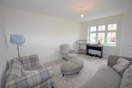 4 bedroom detached house to rent - Photo 3