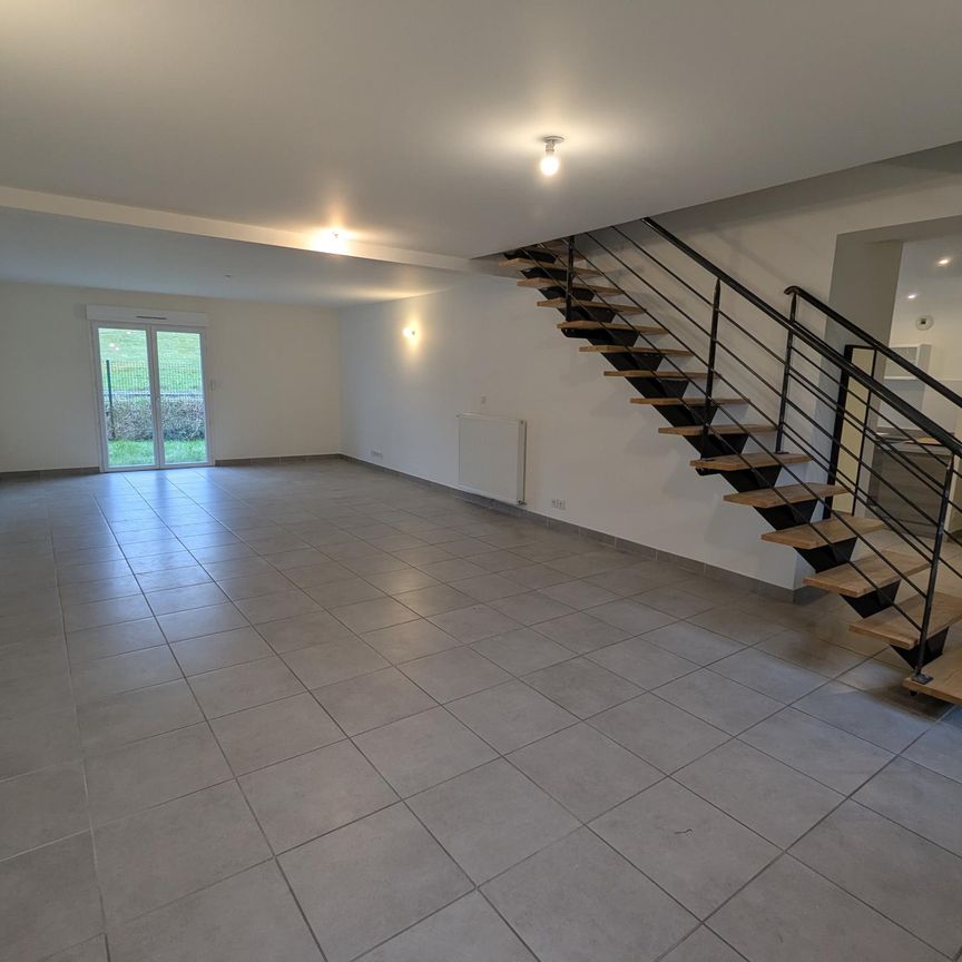 Location Maison 4 pièces 127m² CUSSET 03300 - Photo 1