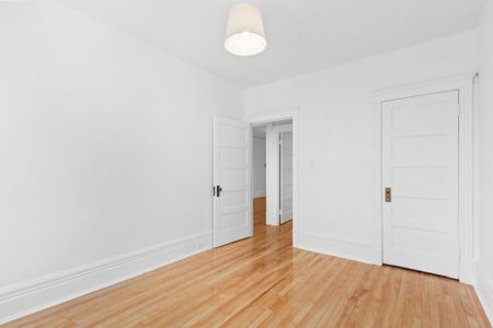 1320 Av. Bernard, Montréal (Outremont), QC H2V - Photo 2