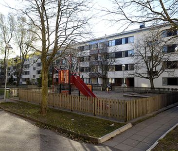 Kullstigen 18, Skogås - Photo 1