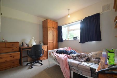 4 bedroom Semi-detached house to rent - Photo 2
