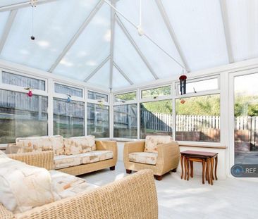 4 bedroom detached house to rent - Photo 6