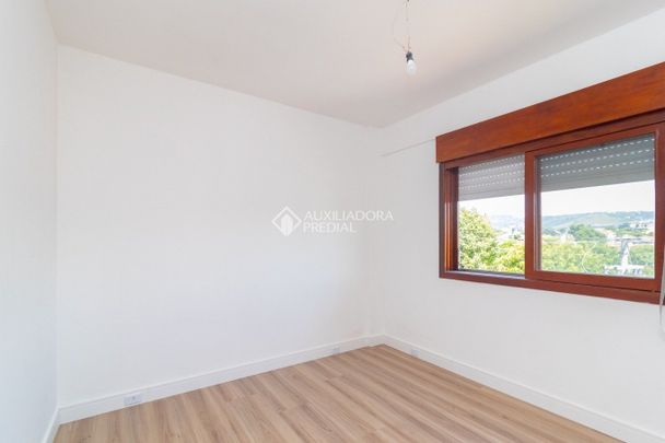 Apartamento com 2 quartos e 75m² para alugar em Medianeira, Porto Alegre. - Photo 1