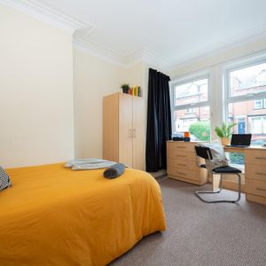 1 bedroom in a house share to rent - Photo 2