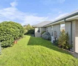 Large family home ready to move in - Photo 4