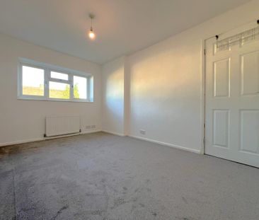 3 bedroom flat to rent - Photo 4