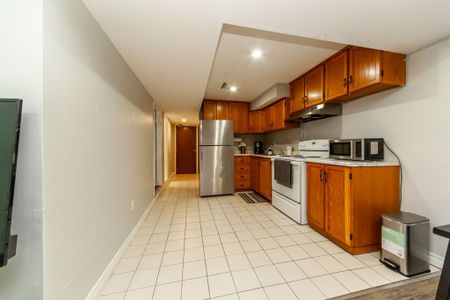 For Lease - 1447 Fleming Court, Oshawa, Ontario - Photo 4