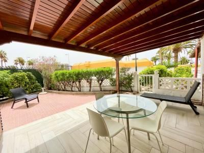 Corner bungalow with a private terrace in Playa del Inglés - Photo 1