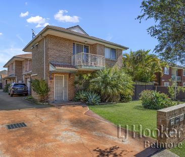 Two Bedroom Villa with Lock Up Garage in Prime Location! - Photo 4