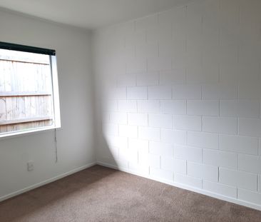 Sunny Brick and Tile Unit - Photo 3