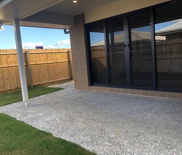 Spacious 4 bedroom Plus Study Home With Air Conditioning - Photo 6