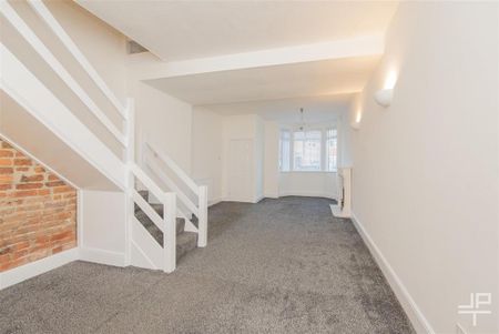 2 bedroom end of terrace house to rent - Photo 3