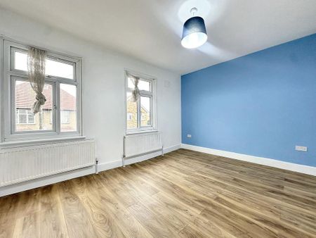 3 bedroom semi-detached house to rent - Photo 5