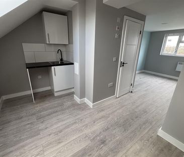 York Road, Northwood HA6, London - Photo 4