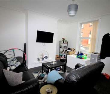 Beulah View, Leeds, West Yorkshire - Photo 4