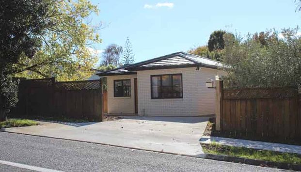 2 Bedroom Unit in Pakuranga - Photo 1