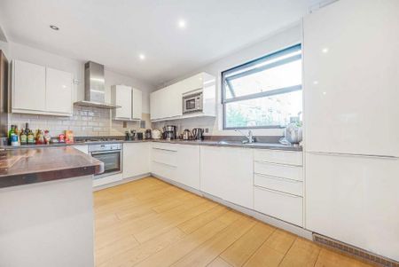 4 bedroom flat to rent - Photo 5