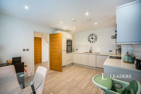 3 bedroom terraced house to rent - Photo 5