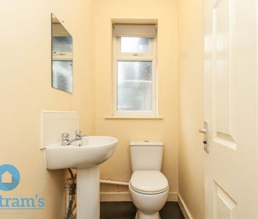 3 bed Flat for Rent - Photo 4