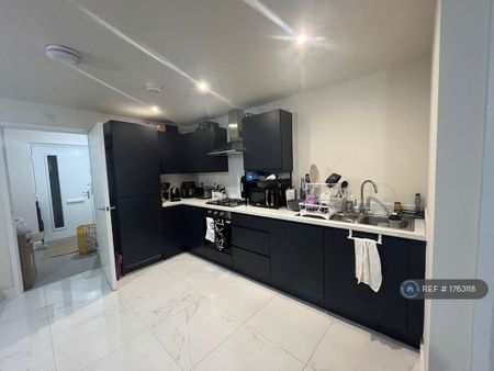 1 bedroom in a house share to rent - Photo 5