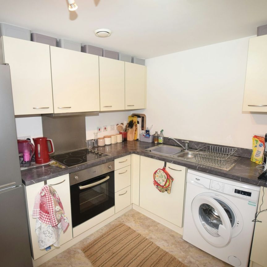 Flat to rent on - Photo 1