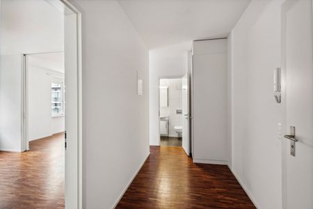"Top location near Stadelhofen station and close to the lake" - Photo 5
