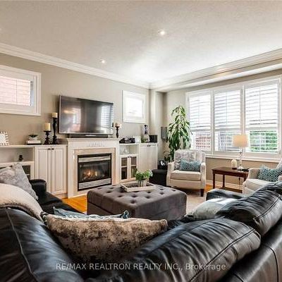 Specious 2Storey 4Bedroom House In Jefferson Richmond Hill! - Photo 3