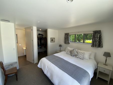 STUNNING, SUNNY & CENTRAL – MODERN HOME WITH A PEACEFUL OUTLOOK - Photo 4