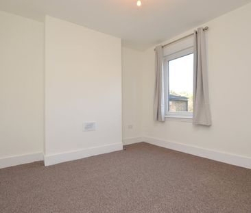 Flat to rent - Stanstead Road, London, SE23 - Photo 5