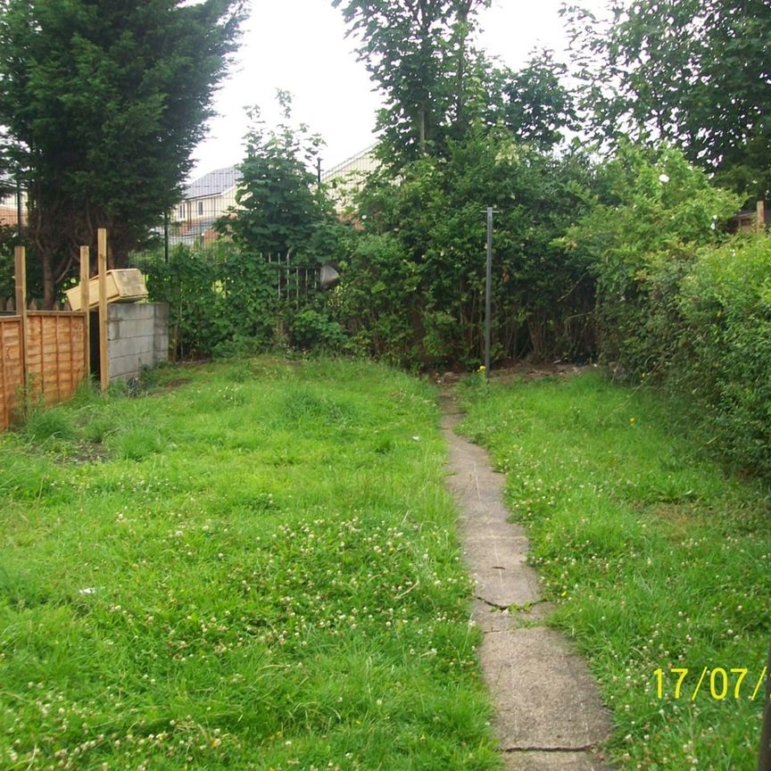 3 Bed Terraced House, Ilminster Avenue, BS4 - Photo 1
