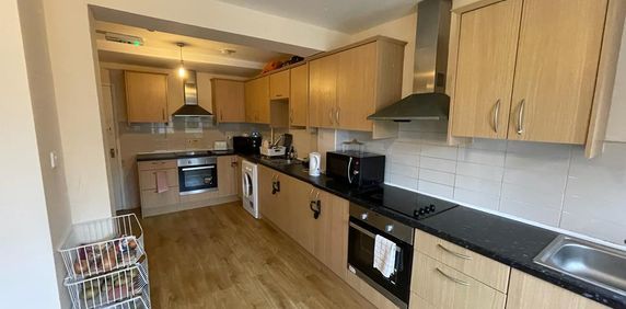 1 bedroom in a house share to rent - Photo 2