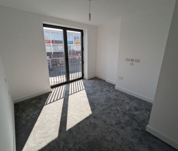 2 Bed Flat, Oto Tower, IG3 - Photo 3