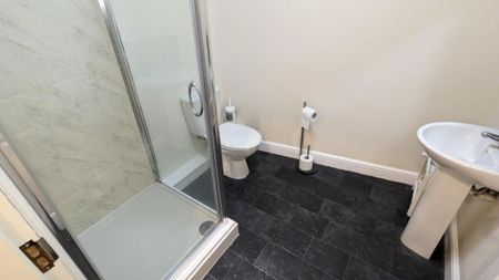 2 bedroom flat to rent - Photo 5