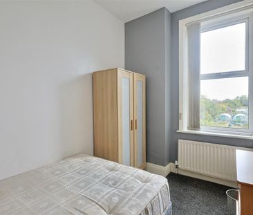 3 bedroom Student Flat to rent in Simonside Terrace, Heaton, Newcas... - Photo 4
