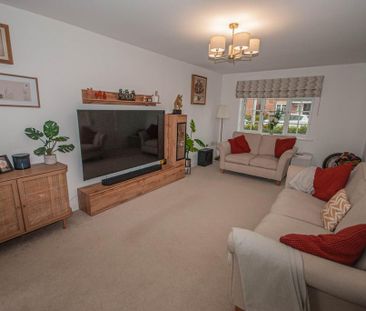 4 bedroom detached house to rent - Photo 2