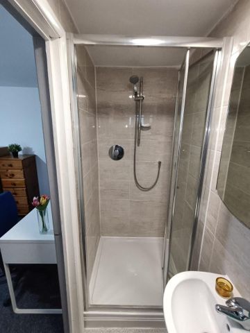 1 bedroom Flat To Let - Photo 4